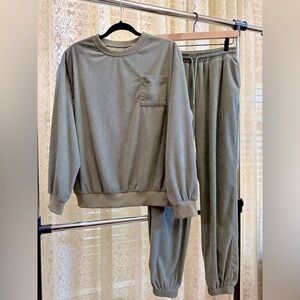 Sweatpants/Sweatshirt set Size Medium